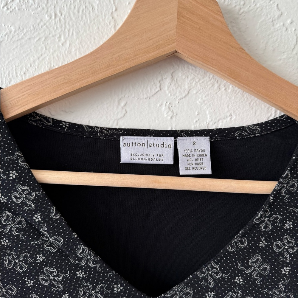 Patterned Women's Blouse with Ribbons 🎀 - Picture 2 of 4